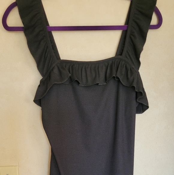 Black Ruffled Tank Top Medium Excellent Condition - Picture 4 of 4